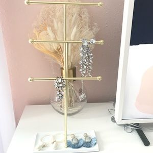 Trigem Tabletop Jewelry Stand